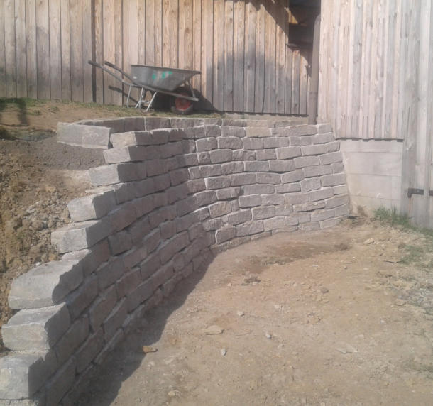 Natursteinmauer